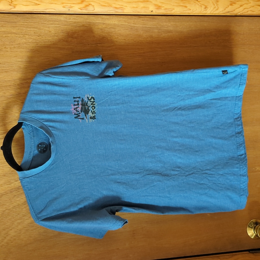 Maui and sons shirt